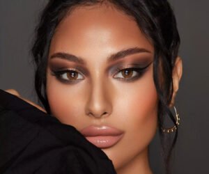 Bella One Day Color Contact Lenses Hazel Honey